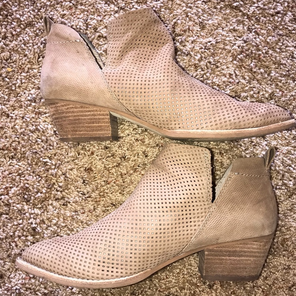 Dolce Vita tan booties size 9 - Picture 3 of 6